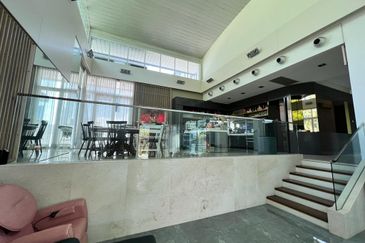 3.5- storey Bungalow for SALE Country Heights 