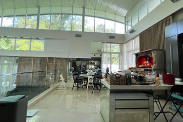 3.5- storey Bungalow for SALE Country Heights 