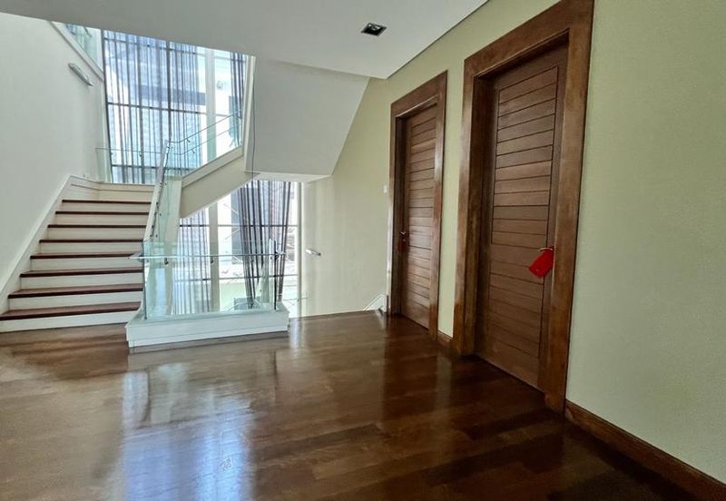 3.5- storey Bungalow for SALE Country Heights 