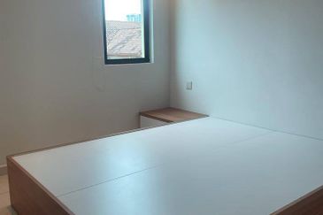 Avenue 2, Lake Valley