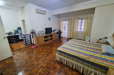 Good Condition Superlink Terrace House at Bandar Mahkota Cheras 