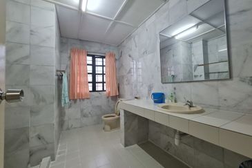 Good Condition Superlink Terrace House at Bandar Mahkota Cheras 