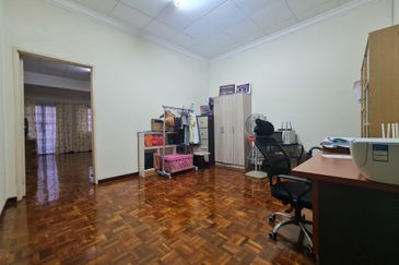 Good Condition Superlink Terrace House at Bandar Mahkota Cheras 