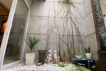 Fully Renovated MOVE in Condition 2-storey Terrace house at Bandar Sungai Long 