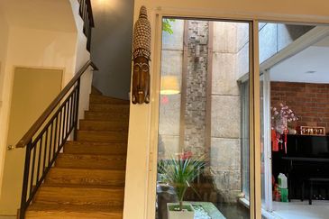 Fully Renovated MOVE in Condition 2-storey Terrace house at Bandar Sungai Long 