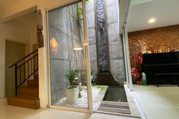 Fully Renovated MOVE in Condition 2-storey Terrace house at Bandar Sungai Long 