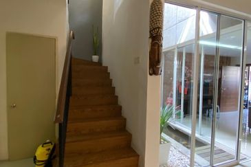 Fully Renovated MOVE in Condition 2-storey Terrace house at Bandar Sungai Long 