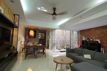 Fully Renovated MOVE in Condition 2-storey Terrace house at Bandar Sungai Long 