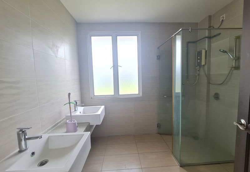 Beautiful Bungalow with Golf Course Unblock View at all floor @Bandar Sungai Long, Kajang, Selangor.