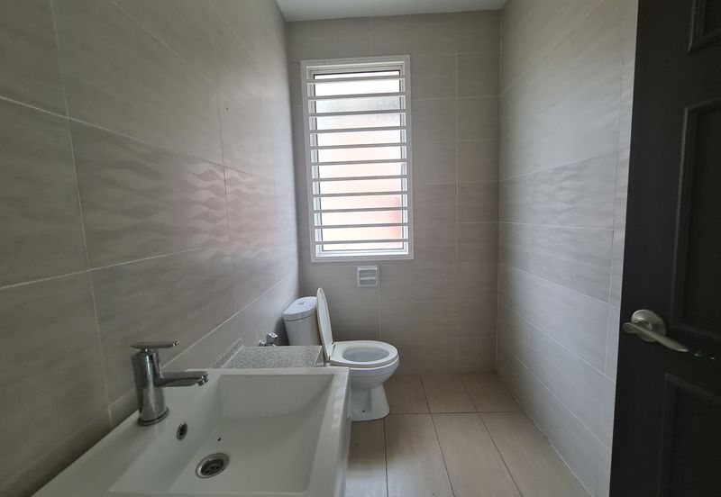 Beautiful Bungalow with Golf Course Unblock View at all floor @Bandar Sungai Long, Kajang, Selangor.