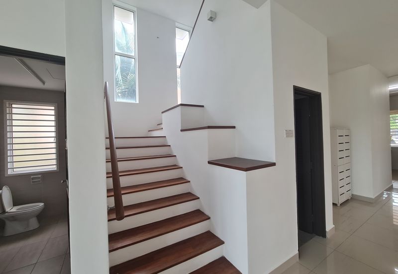 Beautiful Bungalow with Golf Course Unblock View at all floor @Bandar Sungai Long, Kajang, Selangor.