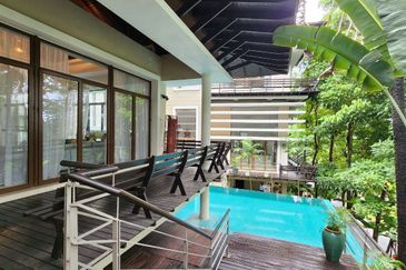 3-storey Bungalow for SALE at Country Heights Damansara FREEHOLD Resort Bungalow 