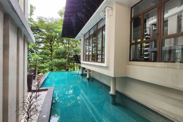 3-storey Bungalow for SALE at Country Heights Damansara FREEHOLD Resort Bungalow 