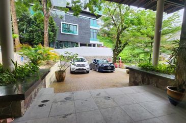 3-storey Bungalow for SALE at Country Heights Damansara FREEHOLD Resort Bungalow 