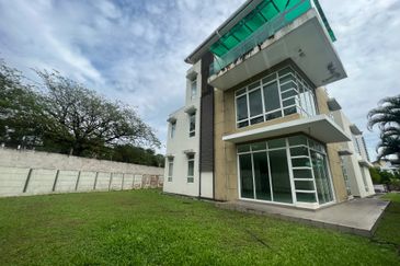 Bandar Tun Hussein Onn