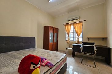 Bandar Sungai Long , Bandar Sungai Long , Selangor 2.5 Stry Corner Terrance House 