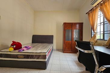 Bandar Sungai Long , Bandar Sungai Long , Selangor 2.5 Stry Corner Terrance House 