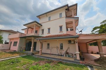 Bandar Sungai Long , Bandar Sungai Long , Selangor 2.5 Stry Corner Terrance House 