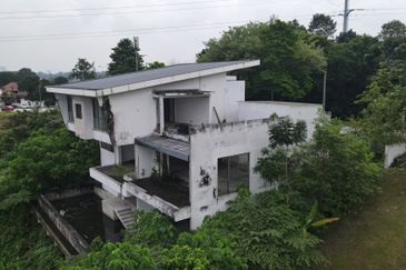 Bukit Pantai (Pantai Hill)