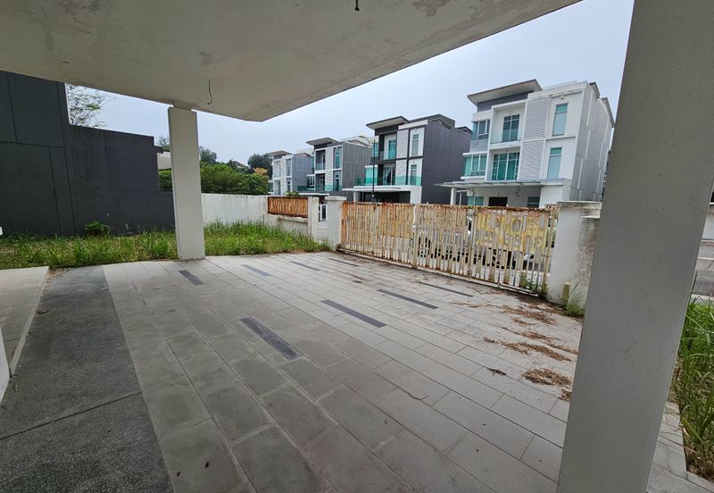 Bandar Sungai Long ,  Bandar Sungai Long , Selangor 3 Storey Zero Lot Bungalow 