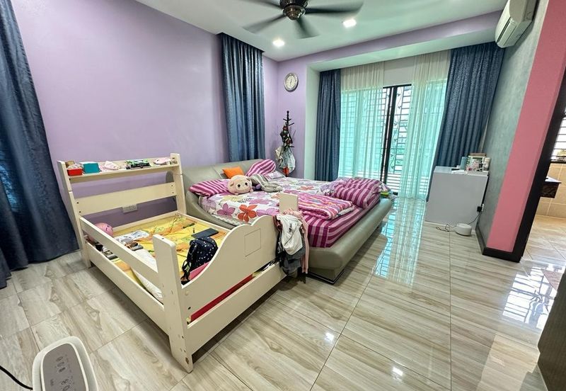 Bandar Sungai Long ,Bandar Sungai Long , Selangor 2.5 Storey Semi D 