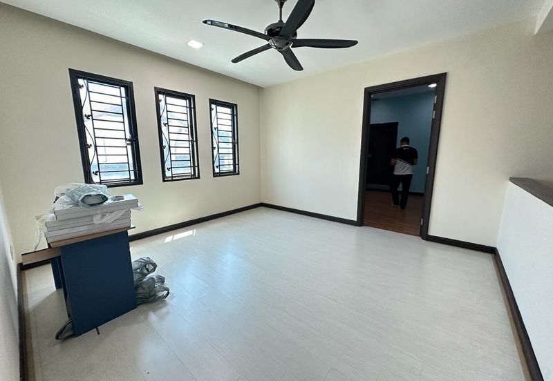 Bandar Sungai Long ,Bandar Sungai Long , Selangor 2.5 Storey Semi D 