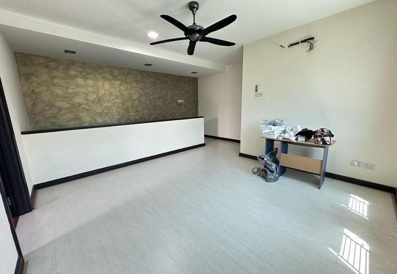 Bandar Sungai Long ,Bandar Sungai Long , Selangor 2.5 Storey Semi D 