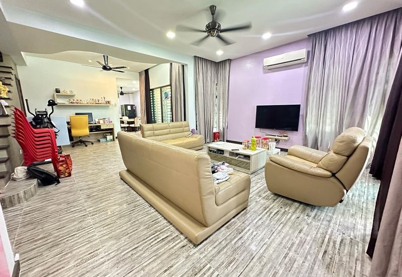 Bandar Sungai Long ,Bandar Sungai Long , Selangor 2.5 Storey Semi D 