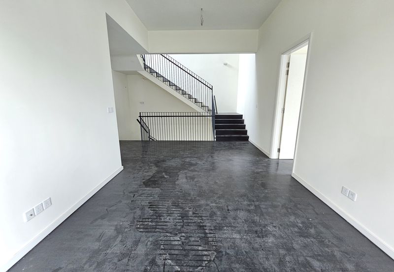 Bandar Sungai Long ,Bandar Sungai Long , Selangor 3 Storey Semi D 