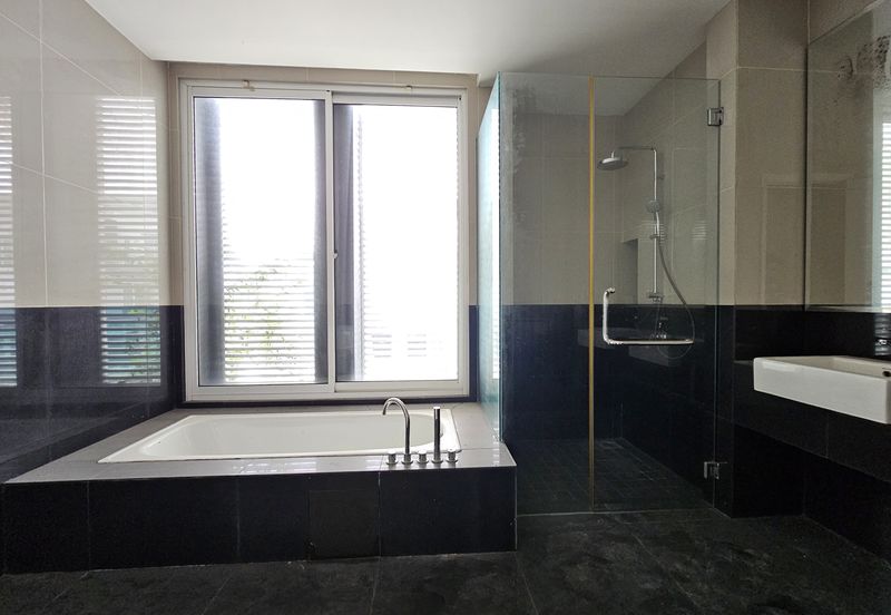 Bandar Sungai Long ,Bandar Sungai Long , Selangor 3 Storey Semi D 