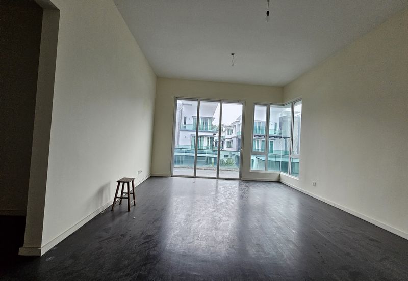 Bandar Sungai Long ,Bandar Sungai Long , Selangor 3 Storey Semi D 