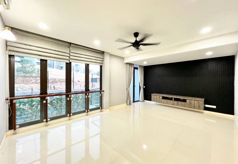 Mozart, Symphony Hills