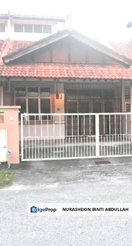 Single Storey Terrace Taman Ixora Bandar Baru Salak Tinggi Sepang, Selangor, Sepang