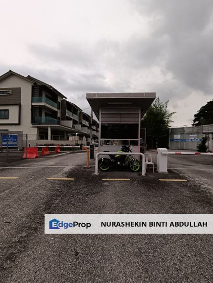 End Lot Ground Floor Townhouse Taman Seri Segar Semenyih , Selangor, Semenyih