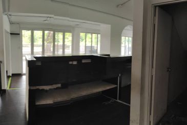 KK roadside shoplot office chainstore commercial & parkings