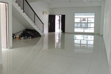 Taman Kim Leng 3storey 5rooms Damai near QE2