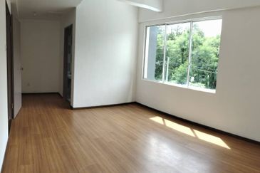 Taman Kim Leng 3storey 5rooms Damai near QE2