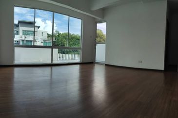 Taman Kim Leng 3storey 5rooms Damai near QE2