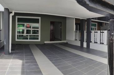 Taman Kim Leng 3storey 5rooms Damai near QE2