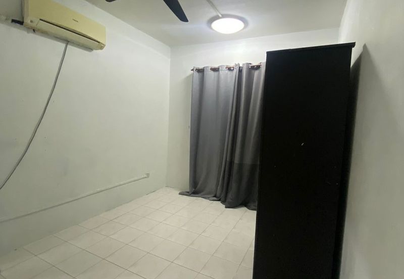 Vista Pinggiran, Taman Pinggiran Putra