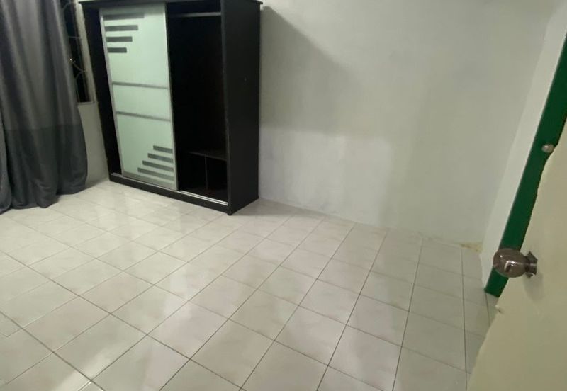 Vista Pinggiran, Taman Pinggiran Putra