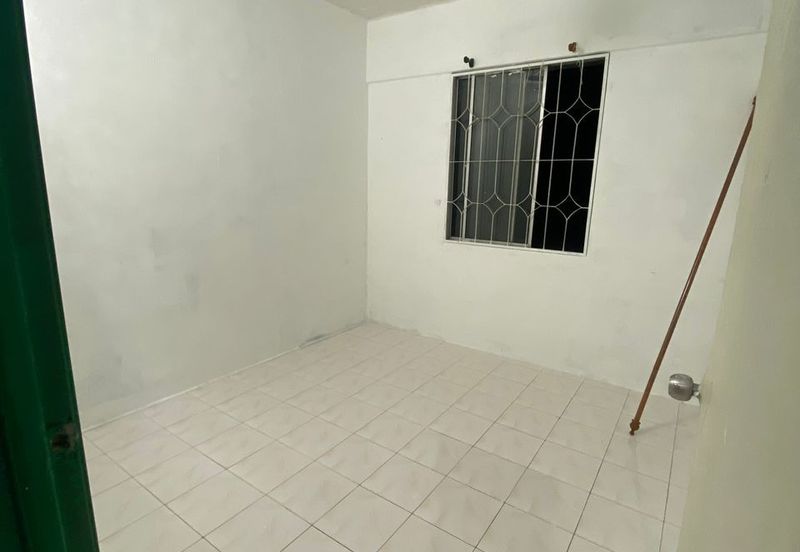 Vista Pinggiran, Taman Pinggiran Putra