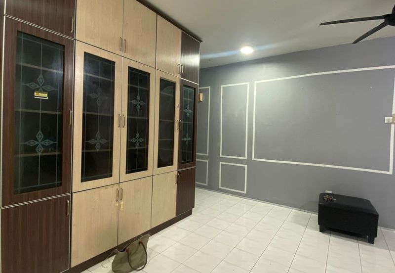 Vista Pinggiran, Taman Pinggiran Putra