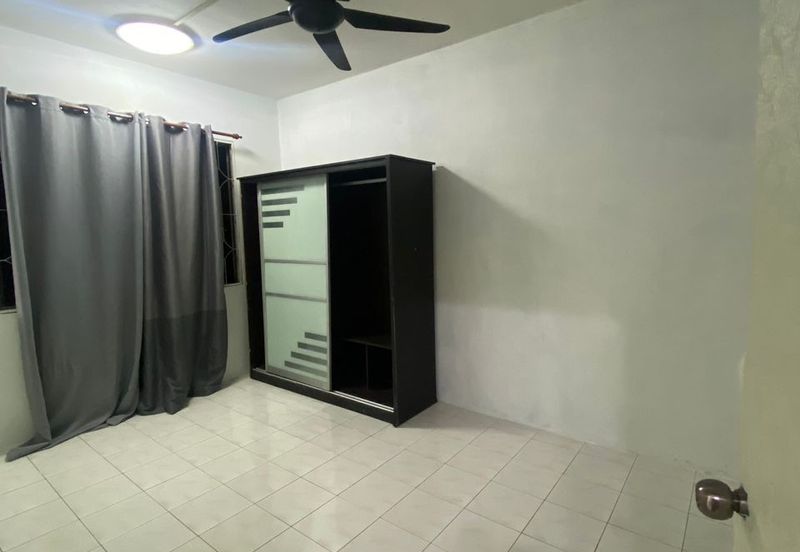 Vista Pinggiran, Taman Pinggiran Putra