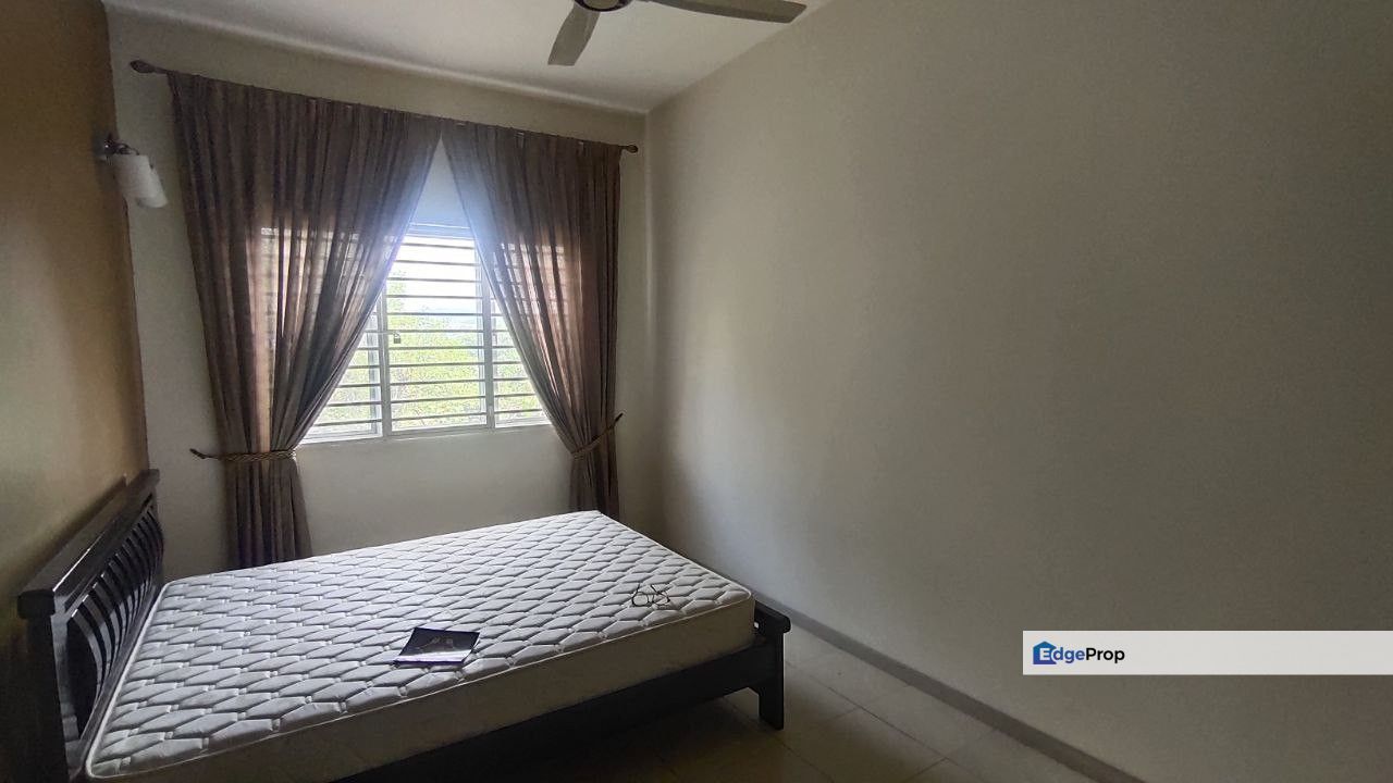 Selling Cheap Baiduri Courts, Bukit Puchong 2, Selangor, Puchong