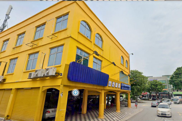 [ROI 4%] Freehold Corner 3 storey Shop Lot Bandar Puteri Puchong