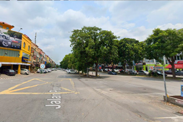 [ROI 4%] Freehold Corner 3 storey Shop Lot Bandar Puteri Puchong