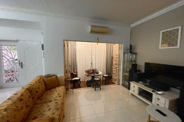 Freehold Renovated Double Storey End Lot Bandar Puteri Puchong