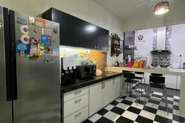 Freehold Renovated Double Storey End Lot Bandar Puteri Puchong