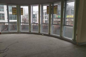 Second floor Corner Shop office Bandar Puteri Puchong